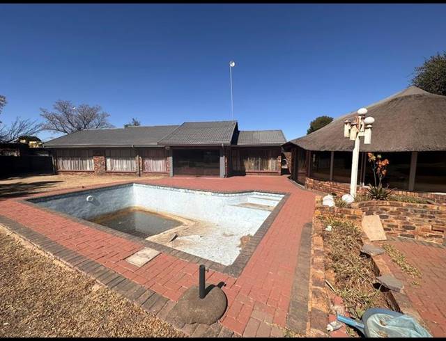 4 BEDROOM HOUSE FOR SALE IN BEDWORTH PARK